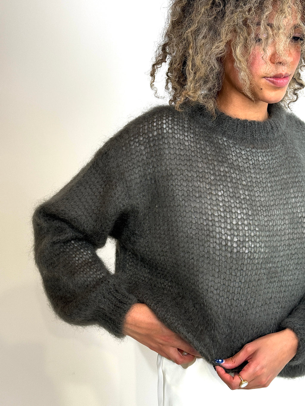 Khaki Megztinis Ilgomis Rankovėmis