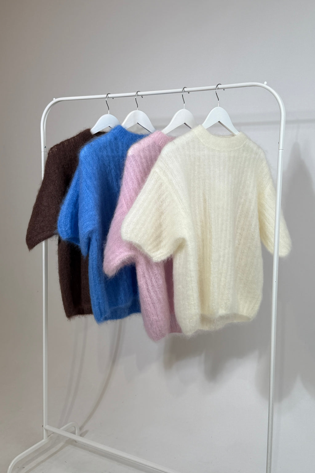 Vanilla Megztinis Trumpomis Rankovėmis