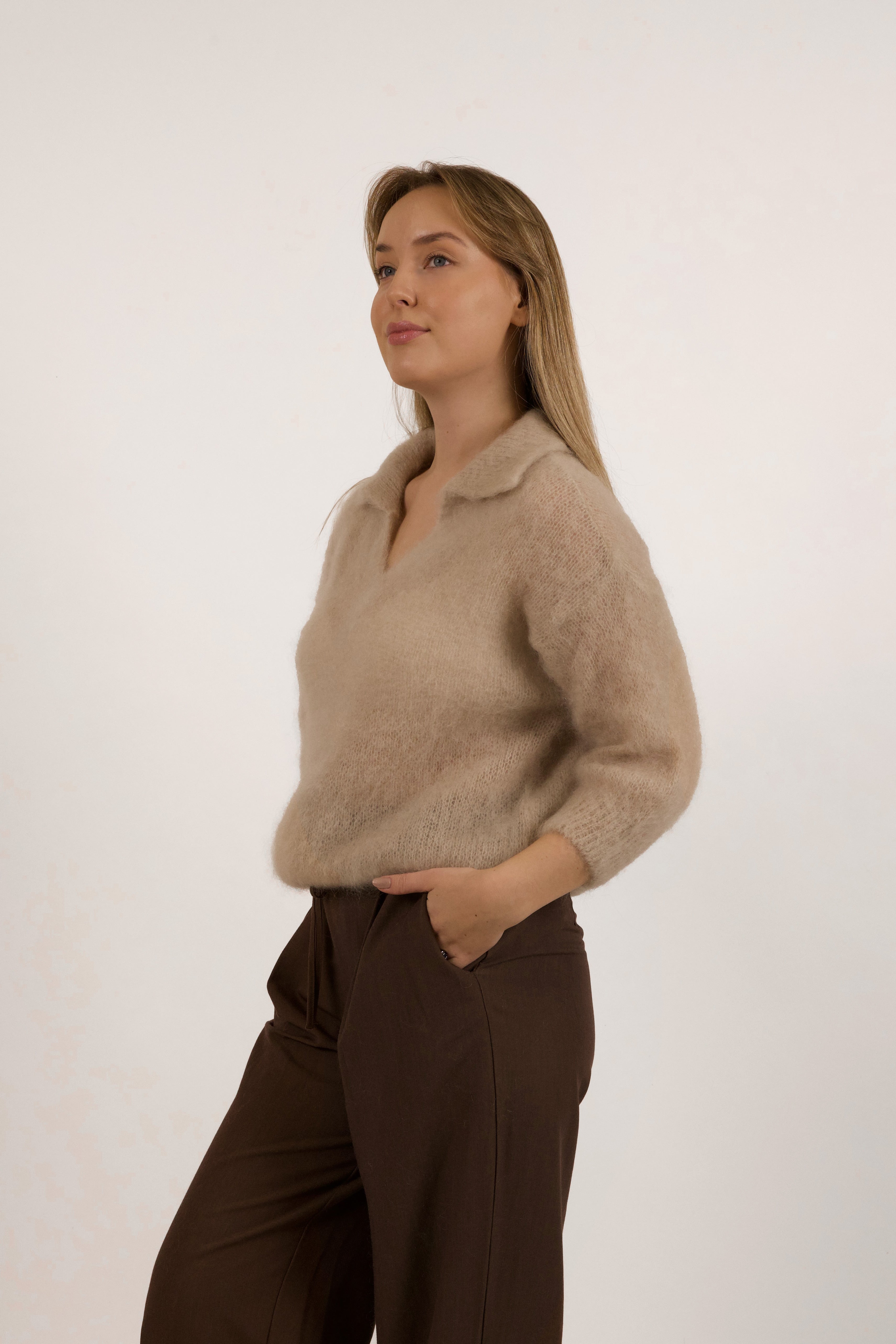 Megztinis V Iškirptės Kaklu