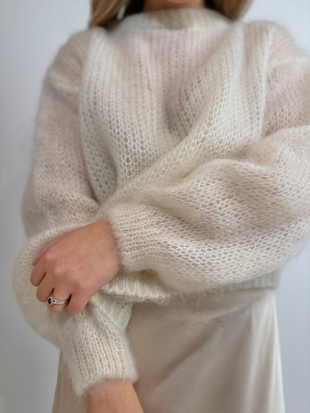 Ecru Megztinis Ilgomis Rankovėmis