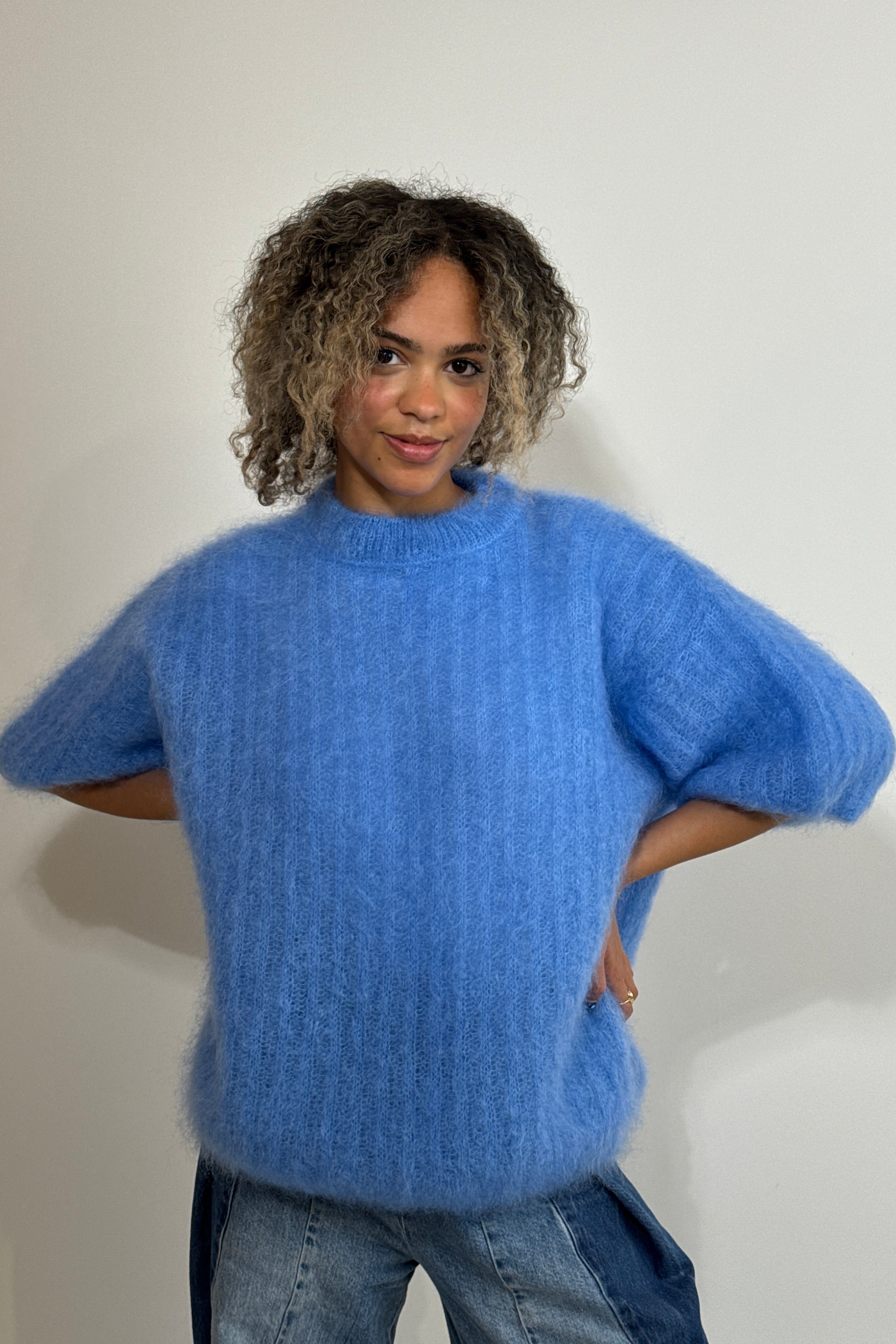 Blue Sky Megztinis Trumpomis Rankovėmis