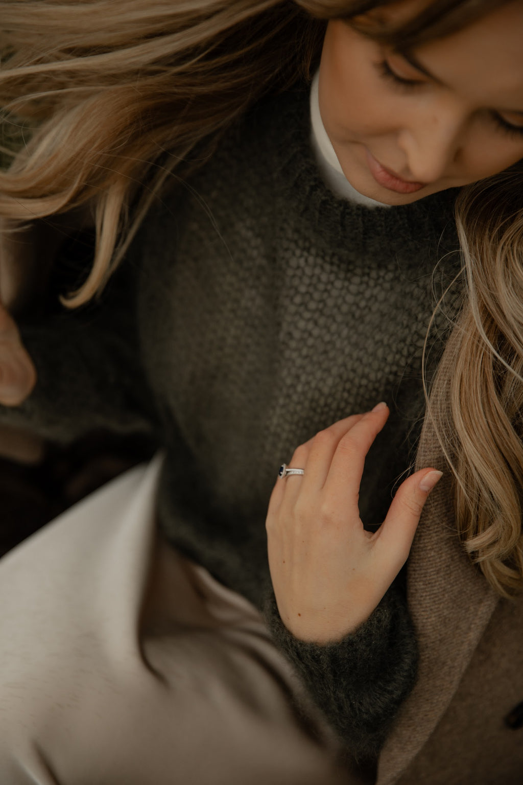 Khaki Megztinis Ilgomis Rankovėmis